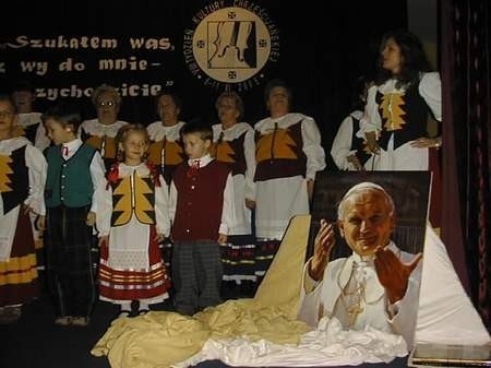 Wszystkim spotkaniom towarzyszyły słowa Jana Pawła II: &quot;Szukałem was, a wy do mnie teraz przychodzicie&quot;. Na zdjęciu zespół Subkowiaki.