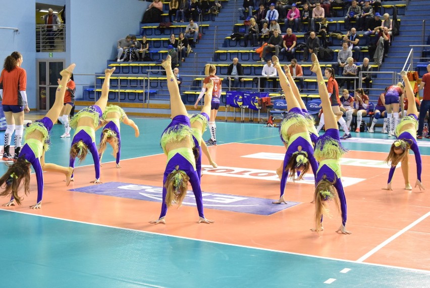 Podczas minionego sezonu siatkarskiego Formacja Taneczna „Iskierki” umilała czas w przerwach w meczach Enea PTPS Piła.  Zobaczcie zdjęcia
