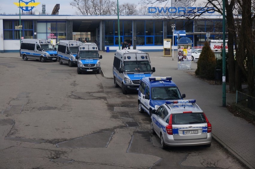 Policja w Lublińcu zabezpieczyła przyjazd kibiców. Było spokojnie [ZDJĘCIA]