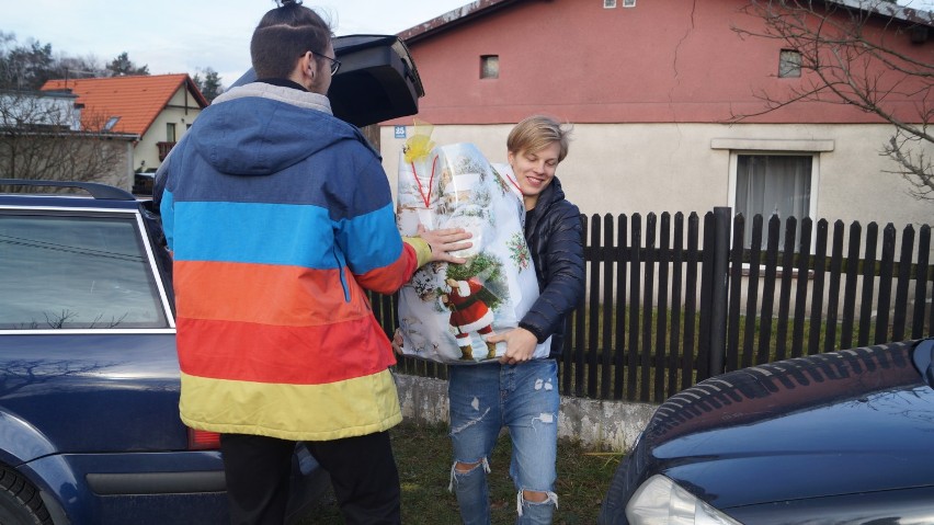 I LO w Mikołowie: dali paczki oraz radość