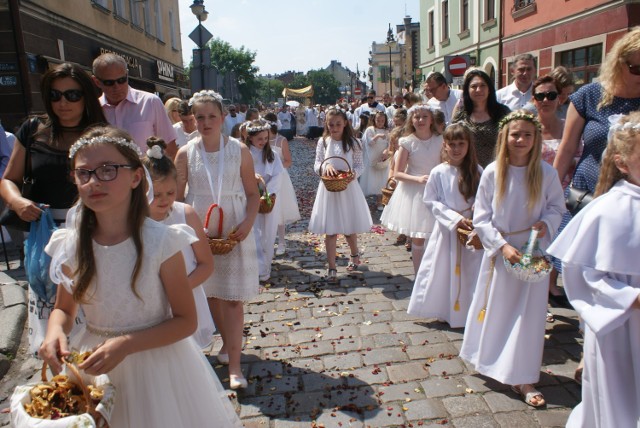 Boże Ciało w Kaliszu. Uroczysta procesja przeszła ulicami miasta