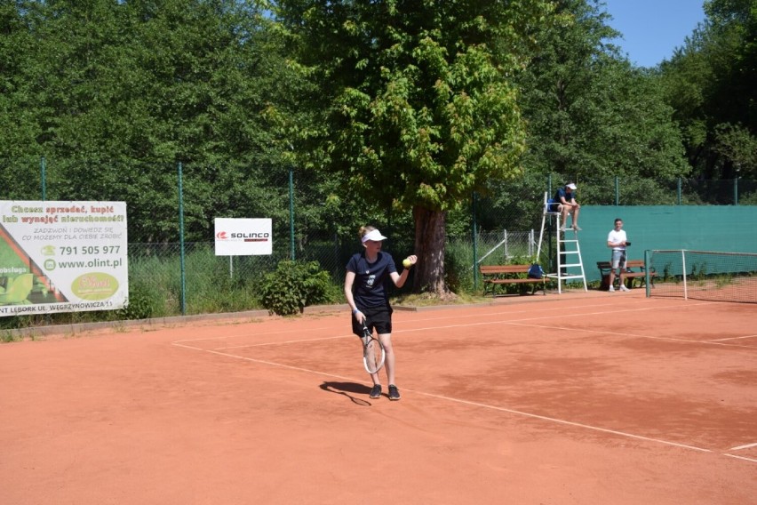 Sportowe emocje i zabawa towarzyszyły turniejowi tenisowemu z okazji Dnia Dziecka