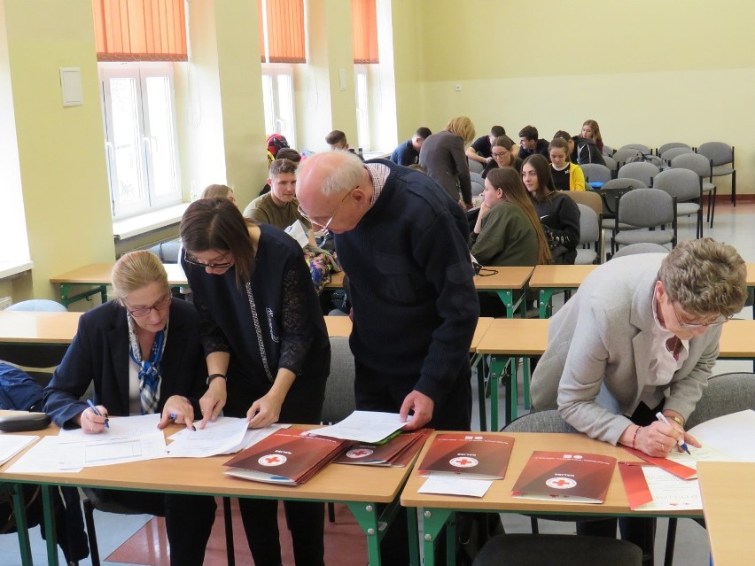 XXVII Rejonowe Mistrzostwa Pierwszej Pomocy PCK w Kaliszu. ZDJĘCIA, WYNIKI