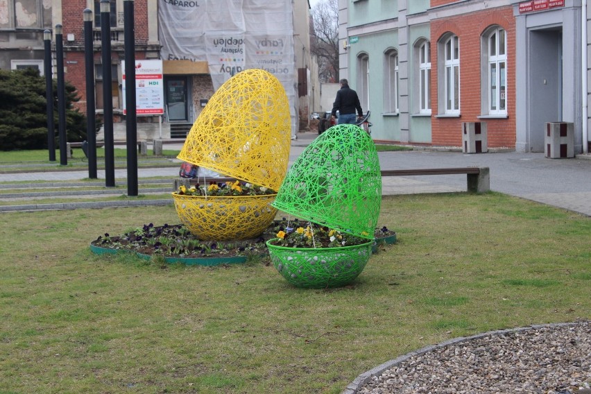 Wielkanocne ozdoby pojawiły się w Piekarach Śląskich. To dekoracyjne jajka  z kwiatami | Piekary Śląskie Nasze Miasto
