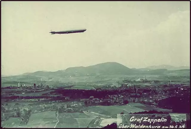 Sterowiec „Graf Zeppelin” przelatujący nad wałbrzyskim Śródmieściem