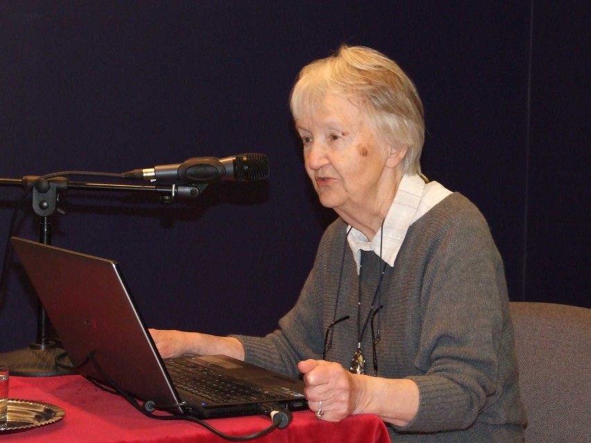 Prof. Barbara Kosmowska-Ceranowicz opowiadała o brusztynie
