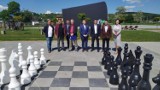 W Bobowej przy ulicy Zielonej można zagrać w  szachy. Kompleks rekreacyjno-sportowy w mieście nad Białą wciąż się rozwija