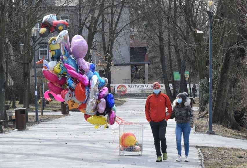 Słoneczna pogoda zaprosiła kielczan do spędzanie wolnego...