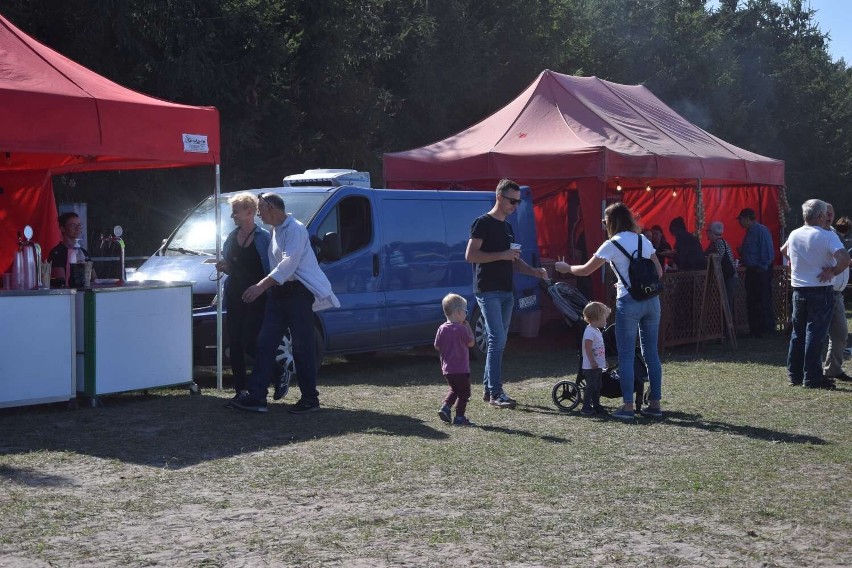 Wystawa koni w Stajni Grzybowice pod Skokami. Impreza przyciągnęła miłośników wierzchowców z całego regionu