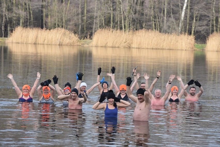 Nowy rok przywitał morsów w Żorach wysoką temperaturą.