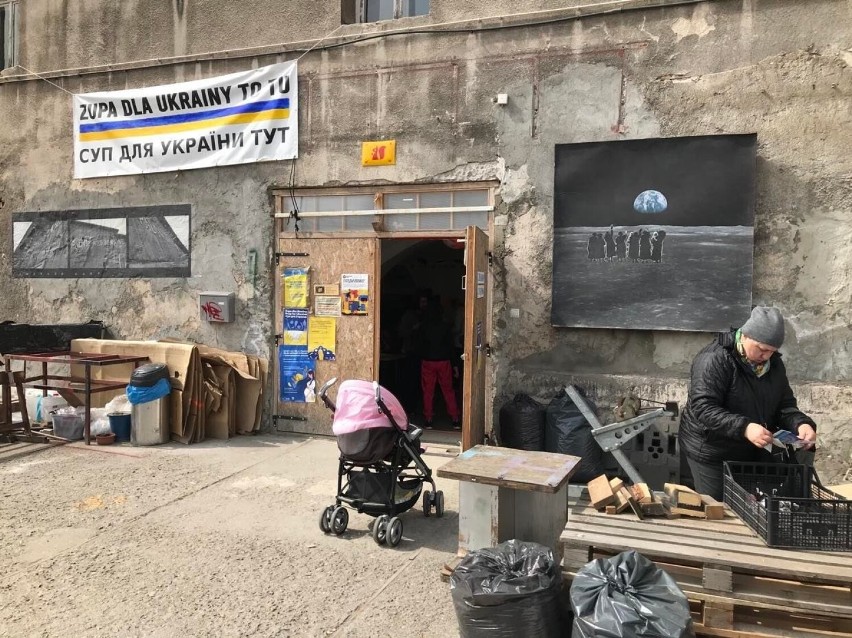 Kraków. Punkty wydające żywność dla uchodźców przeżywają kryzys. Brakuje jedzenia i rąk do pracy