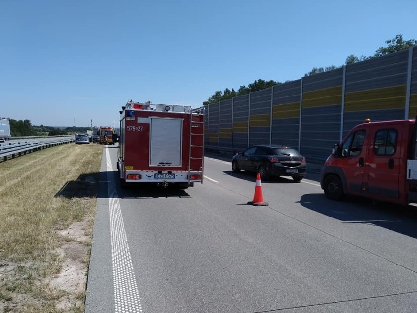 Zderzenie dwóch samochodów na ekspresowej S8 koło Zduńskiej Woli