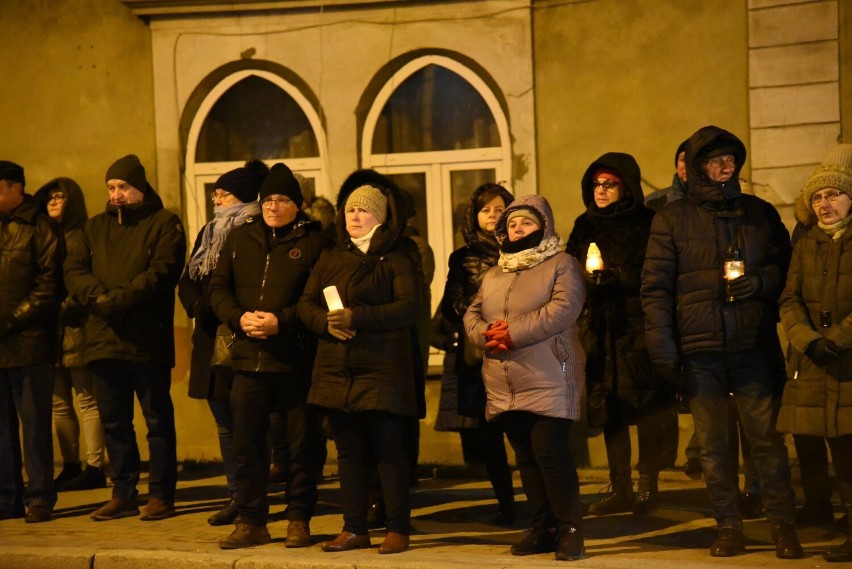 Ulicami Jarosławia w wieczornej drodze krzyżowej przeszły tłumy wiernych [ZDJĘCIA, WIDEO]