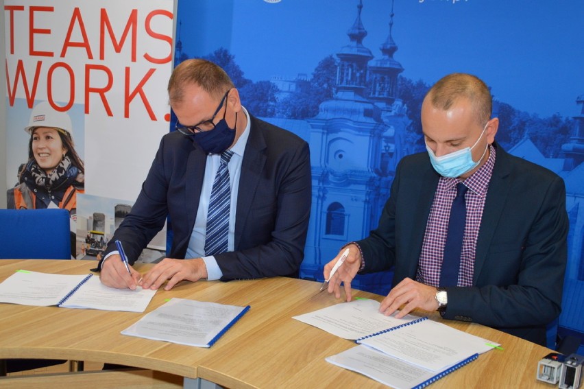 Podpisanie umowy na remont ul. Bielskiego w Przemyślu.