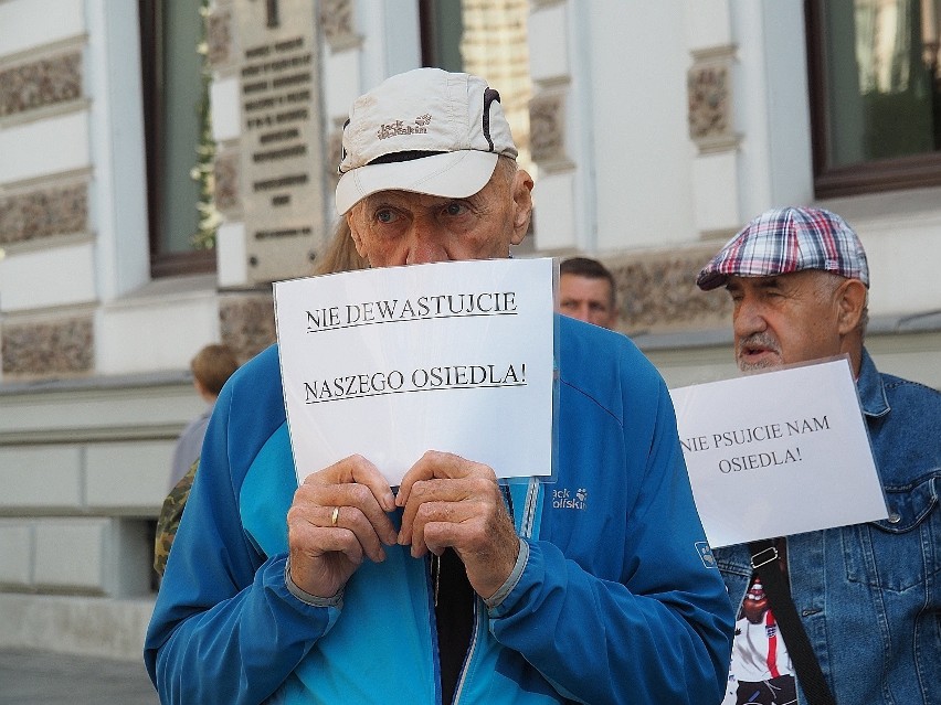 Budynek po Gimnazjum nr 10 przy. ul. Harcerskiej 8/10 Urząd...