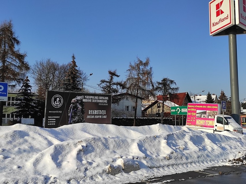 Jeden z billboardów z WOT stanął przy ul. Królowej Jadwigi w...