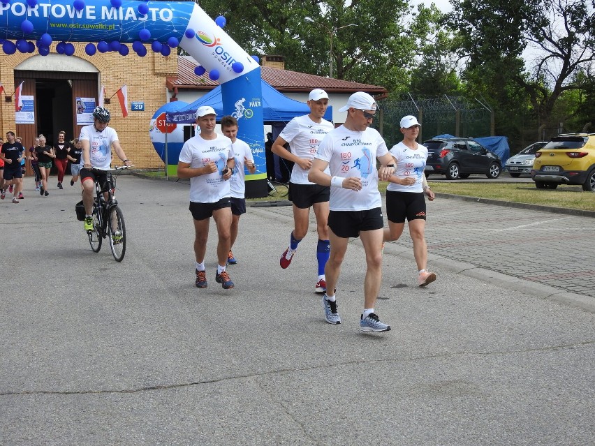 Funkcjonariusze pobiegli 180 km dla Kubusia. Od Aresztu Śledczego w Suwałkach do Aresztu Śledczego w Hajnówce [Zdjęcia]