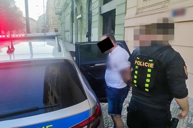 Akcja policjantów CBŚP przeciwko groźnym przestępcom. Wśród zatrzymanych m.in. mężczyzna poszukiwany przez Sąd Okręgowy w Opolu.