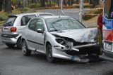 Zderzenie samochodów na skrzyżowaniu Wita Stwosza i Daszyńskiego [ZDJĘCIA]