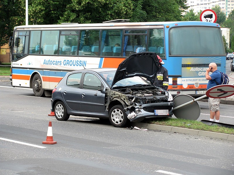 Zobacz także: Trzy auta rozbite na skrzyżowaniu ulicy...