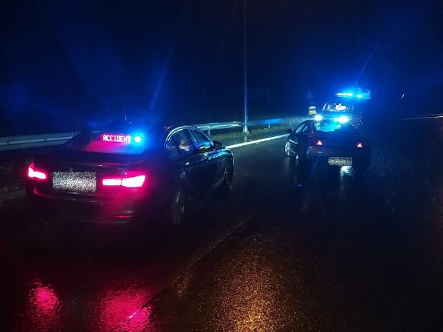 Krótkie pościgi policjantów grupy speed tarnowskiej komendy za kierowcami motocykla i samochodu osobowego zakończyły się kolizjami