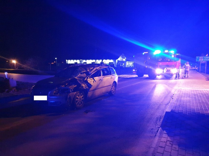 Wypadek na DW 266 w Ośnie. Zderzył się samochód osobowy z ciężarowym [zdjęcia]