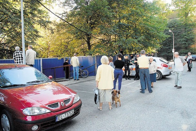 Mieszkańcy zeszli z drzewa dopiero gdy komendant I komisariatu na piśmie zobowiązał się, że skwer będzie monitorowany, dopóki nie wyjaśni się jego status prawny.