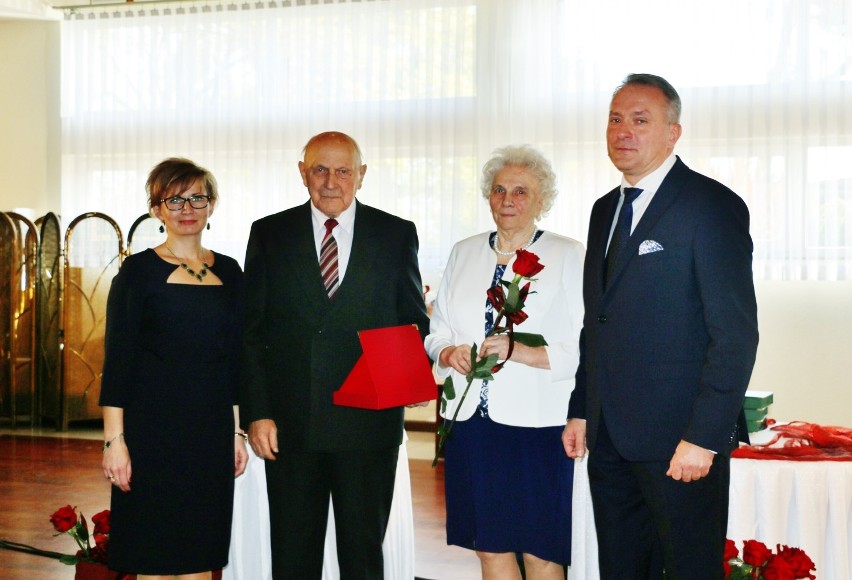 Świętowali długoletnie pożycie małżeńskie. Dwie pary z gminy Koszęcin są razem już od 65 lat ZDJĘCIA