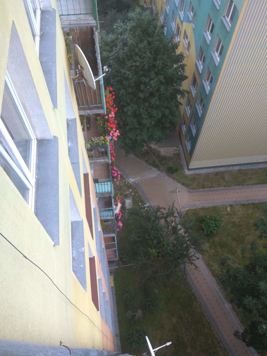 LSM. Z balkonu przy ul. Juranda odpadł kawałek tynku. Mieszkańcy zaniepokojeni 