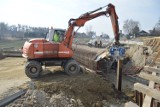 Bochnia. Postępy w budowie wiaduktu na drodze krajowej nr 94 w Bochni, trwają prace zbrojeniowe przy nowej przeprawie [ZDJĘCIA]