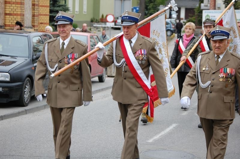 Kwidzyn: Przemarsz ulicami miasta i wspólne śpiewanie pieśni patriotycznych z okazji Święta 3 Maja