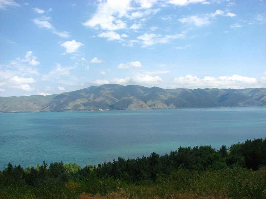 Jezioro Sewan otoczone jest Górami Geghamskimi, stąd jego...