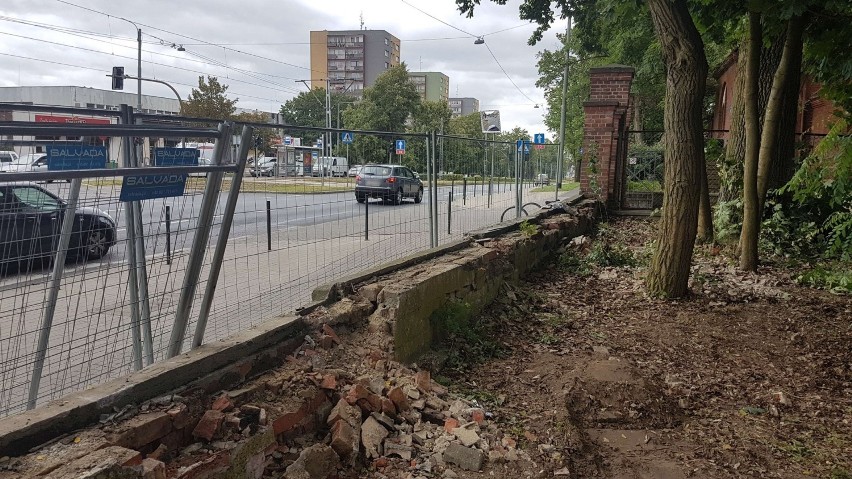 Cmentarz Centralny będzie miał nowe ogrodzenie. Ruszył remont