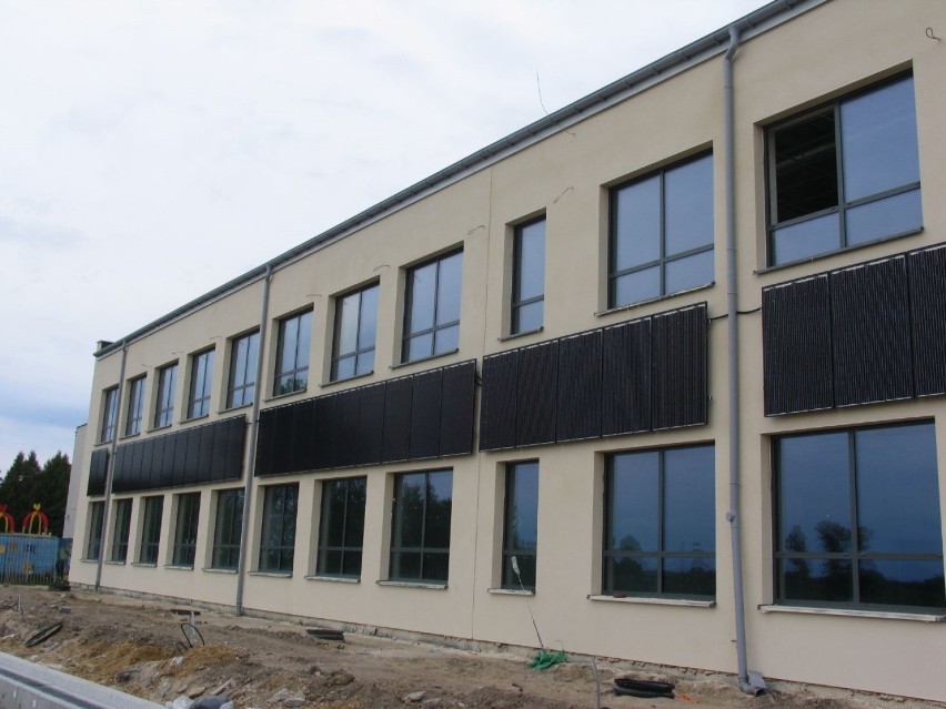 Trwa rozbudowa szkoły w Łękińsku w gminie Kleszczów. Inwestycja warta jest ponad 12 mln zł