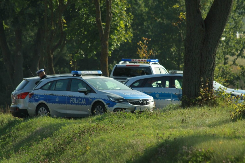 Wypadek na DK 12 w Kozeninie. Zderzenie ciężarówki z jadącym na motocyklu policjantem na służbie [ZDJĘCIA]