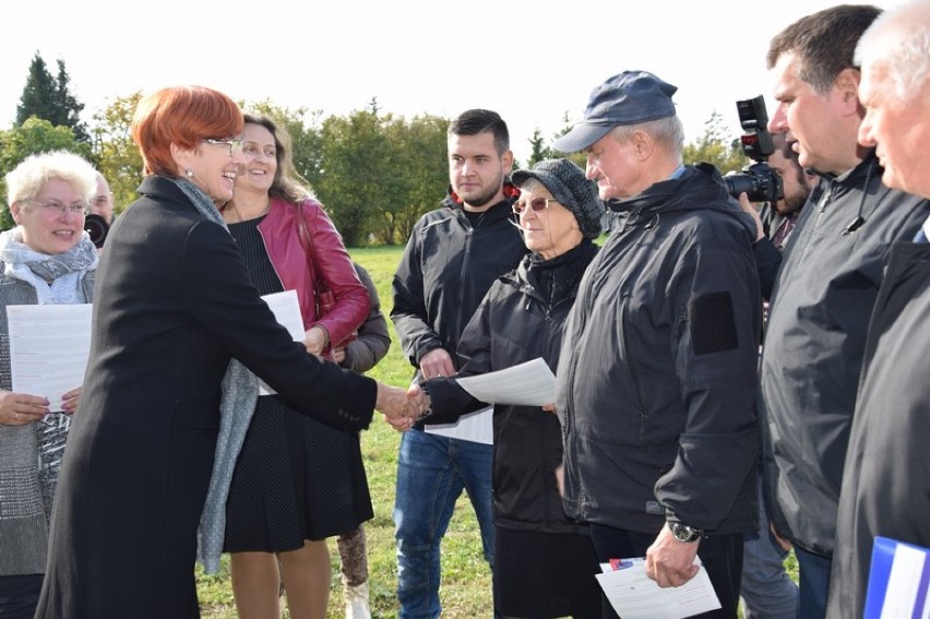 Minister Elżbieta Rafalska w Zduńskiej Woli o pieniądzach na żłobki i szczepionkach [zdjęcia i film]