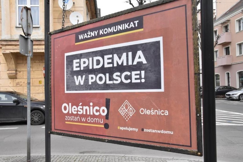 Koronawirus szaleje w Polsce, a dzieci na placach zabaw 