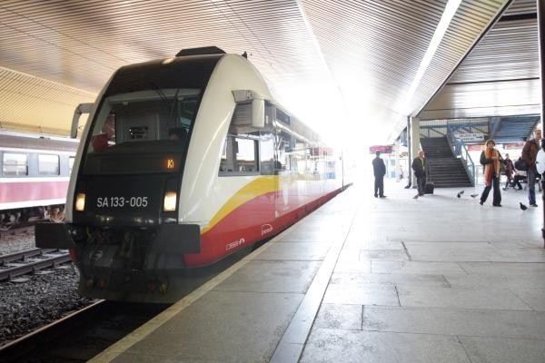Remont 250 km torów PKP: pociągiem z Krakowa do Rzeszowa w pięć godzin. Do Katowic w trzy