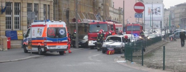 Pożar samochodu w Poznaniu - wewnątrz uwięziony był człowiek
