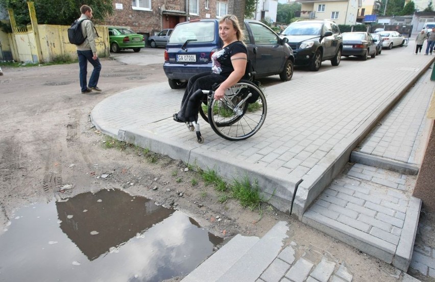 Bariery architektoniczne na Grabówku. Niepełnosprawni narzekają na brak ułatwień w północnej Gdyni