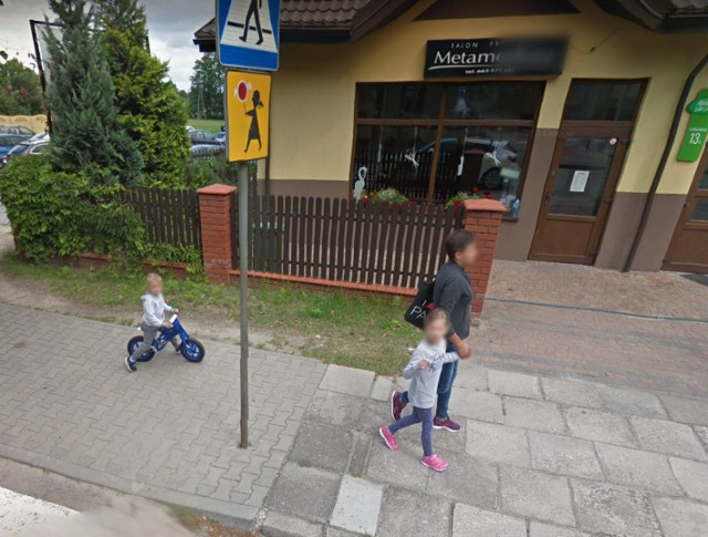 Złoczew na Google Street View. Rozpoznajesz mieszkańców uwiecznionych na zdjęciach? Może wśród nich jesteś ty, albo ktoś z twoich znajomych.