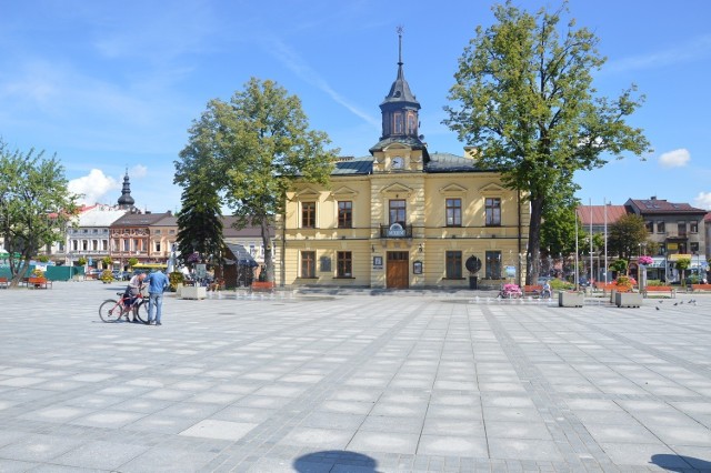 Nowotarski Rynek - miejsce piękne, choć z jakością powietrza ma problem. W centrum miasta do wymiany jest ok. 500 starych pieców