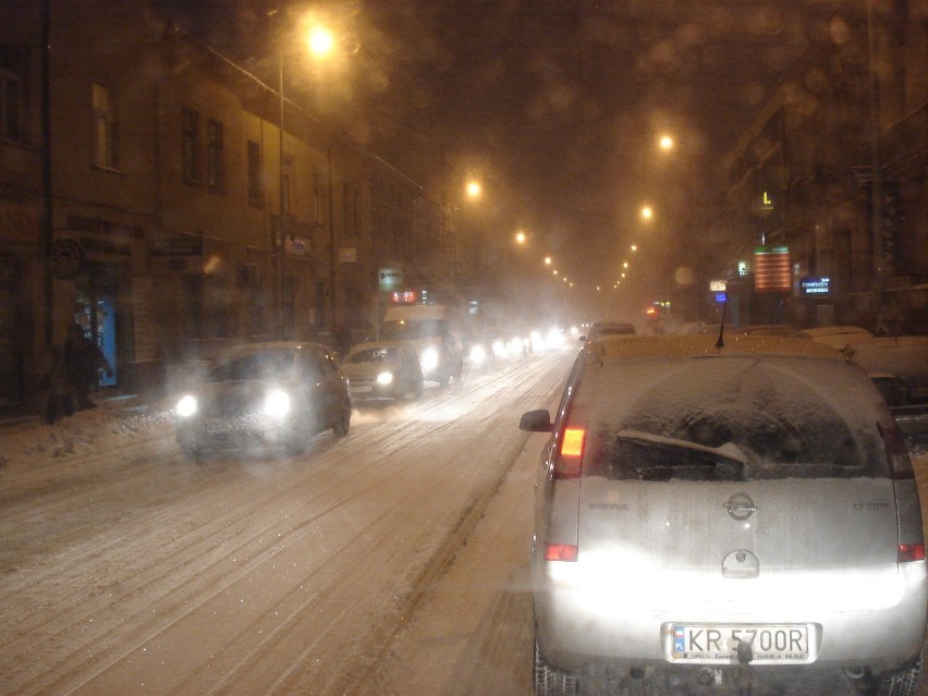 Prezydent Krakowa: na ulicach pracuje 200 pługów i piaskarek