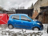 Tragedia w Międzychodzie. Nie żyje mężczyzna. Jego auto uderzyło w bramę garażową i zapaliło się