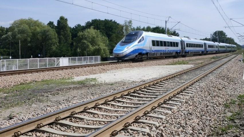Nowa linia kolejowa ze Strzemieszyc przez byłą Hutę Katowice...
