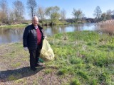 Dzień Ziemi. W Dzigorzewie sprzątano nabrzeże rzeki Warty. Zebrano góry śmieci ZDJĘCIA