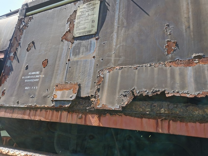 Chrzanów. Zabytkowa lokomotywa przed Fablokiem jest w ruinie. Gmina chce kupić inną [ZDJĘCIA] 