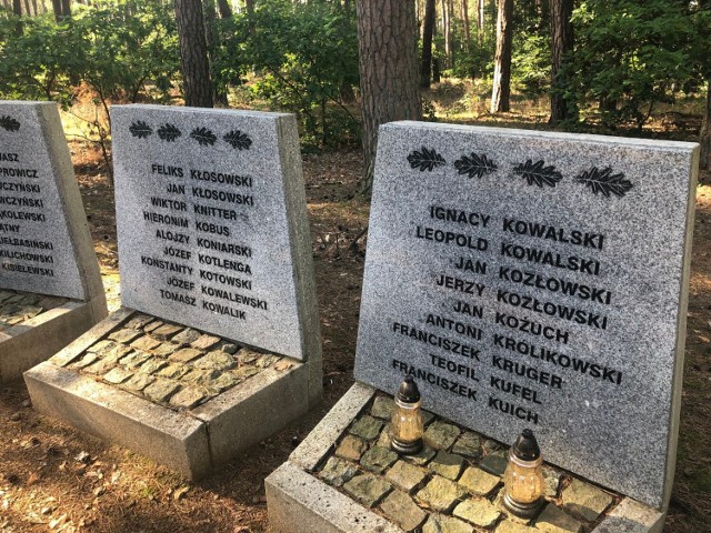 Prace renowacyjne wykonano  na pomniku znajdującym się na cmentarzu przy dawnym obozie jenieckim oraz  odnowiono 22 epitafia przy Pomniku Pomordowanych w Rudzkim Moście.