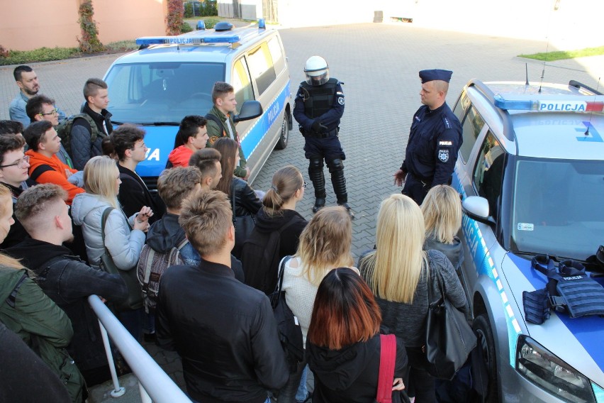 Dzień otwarty dla młodzieży w komendzie policji w Tomaszowie Mazowieckim [ZDJĘCIA]