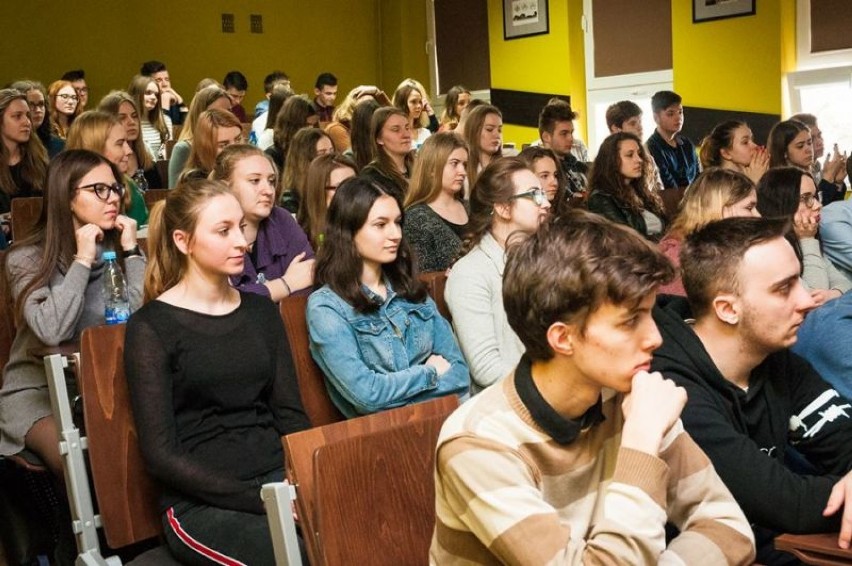 I Liceum Ogólnokształcące będzie współpracowało z Uniwersytetem im. Adama Mickiewicza w Poznaniu 